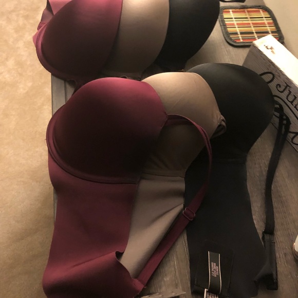 Set of Victoria secret bras - Picture 3 of 5